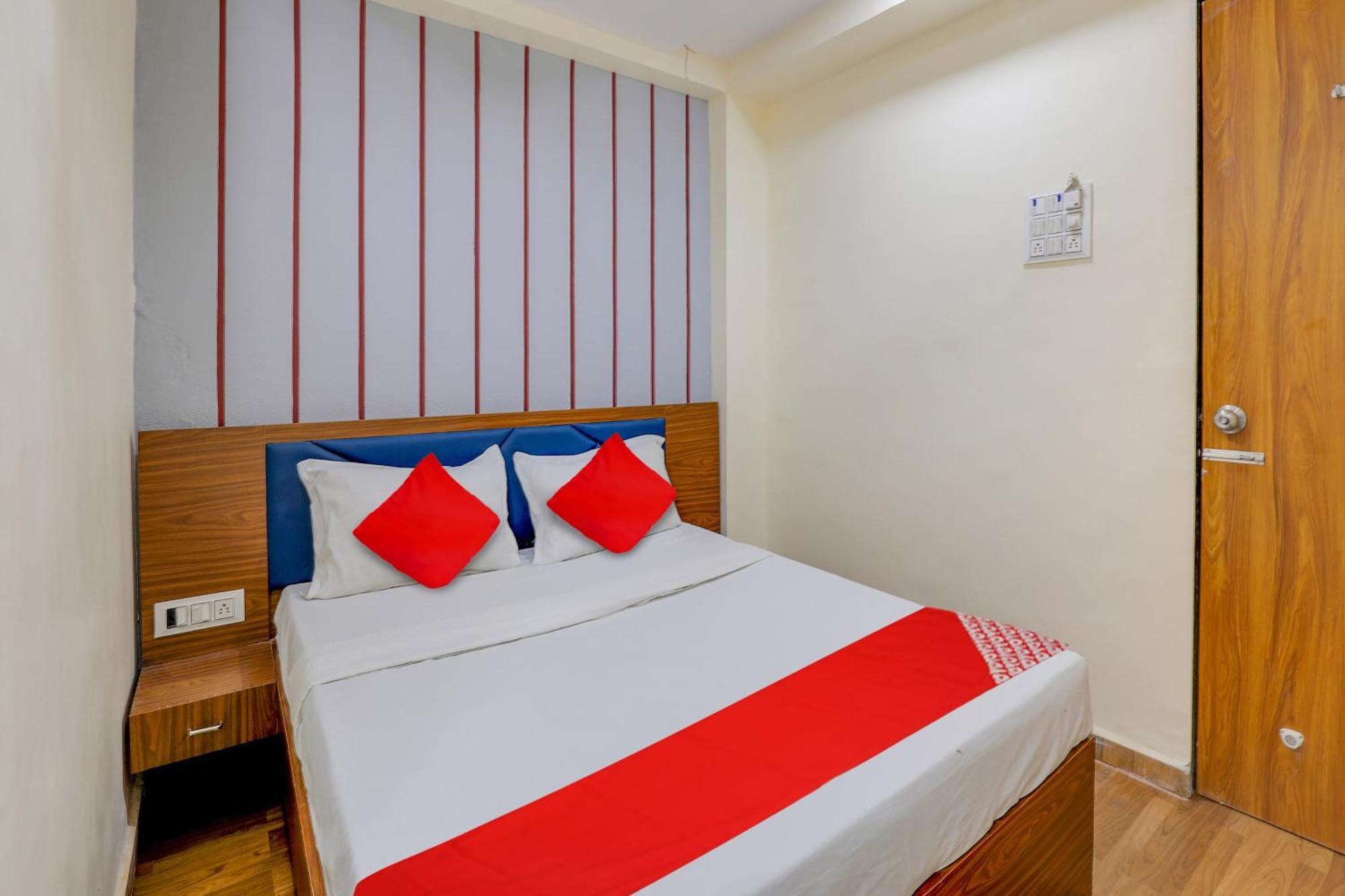 Hotel O Lotus Сурат Екстер'єр фото