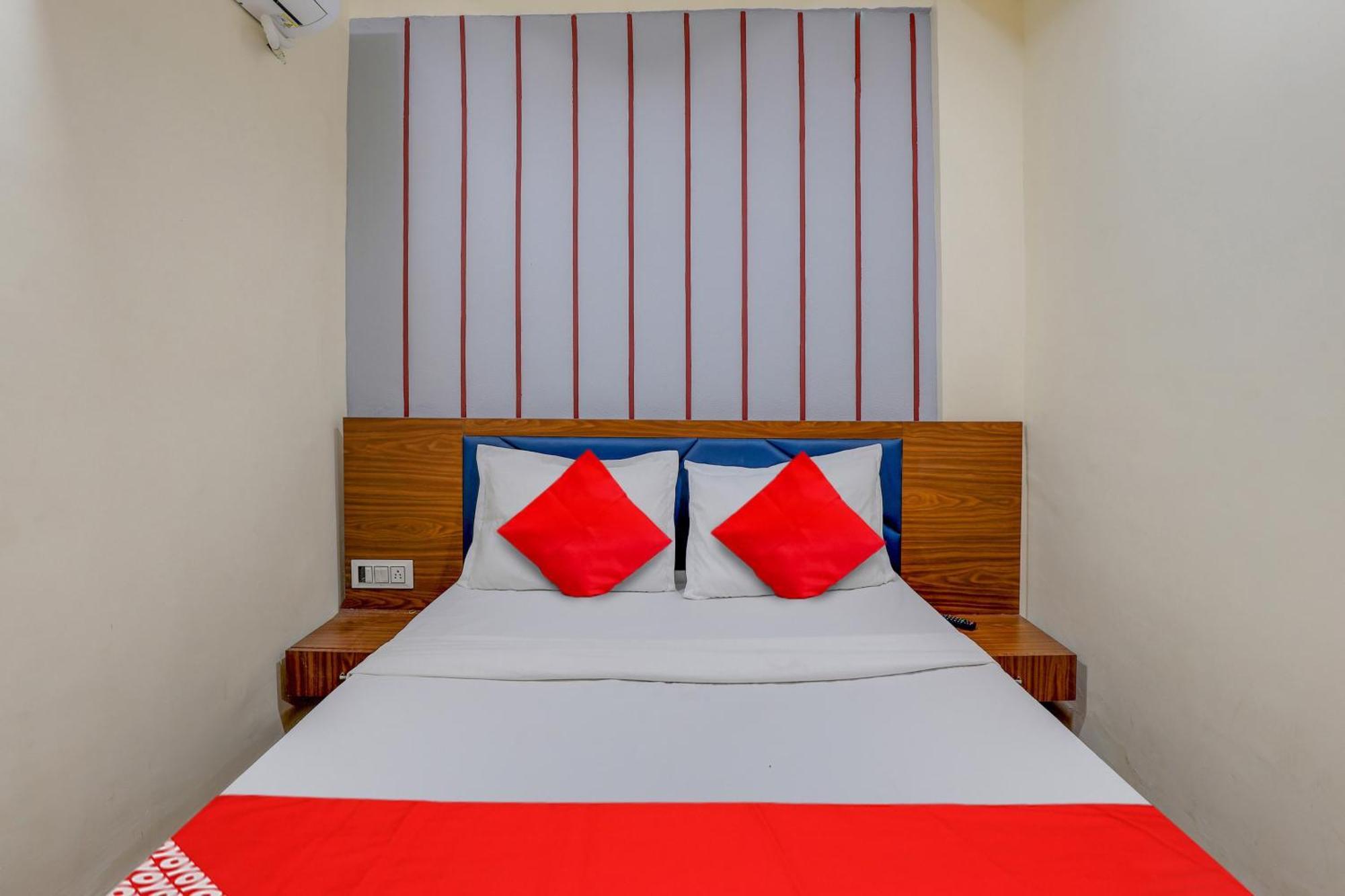 Hotel O Lotus Сурат Екстер'єр фото