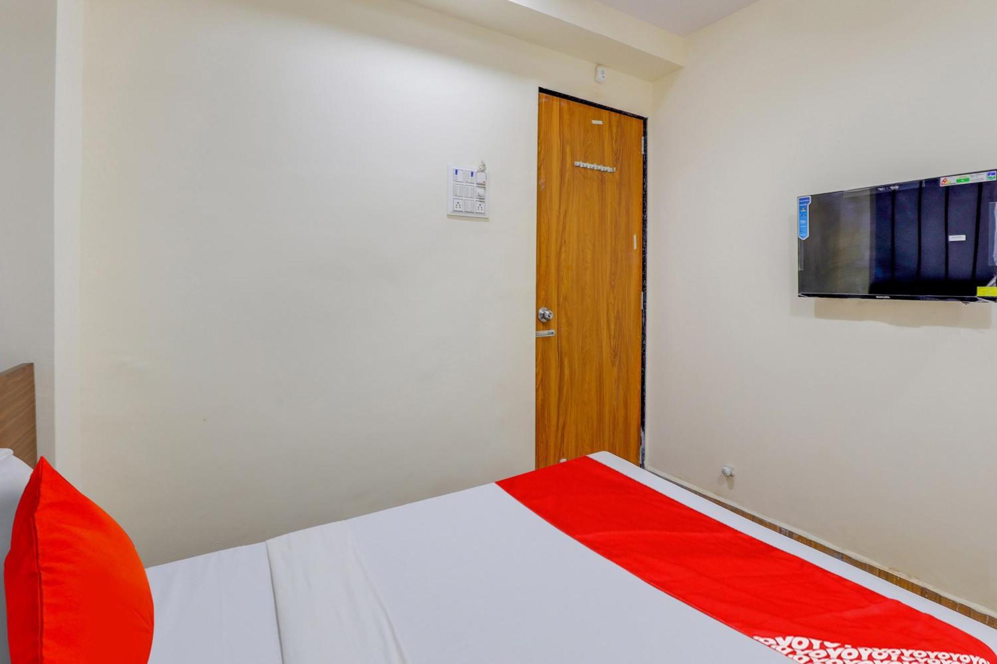 Hotel O Lotus Сурат Екстер'єр фото